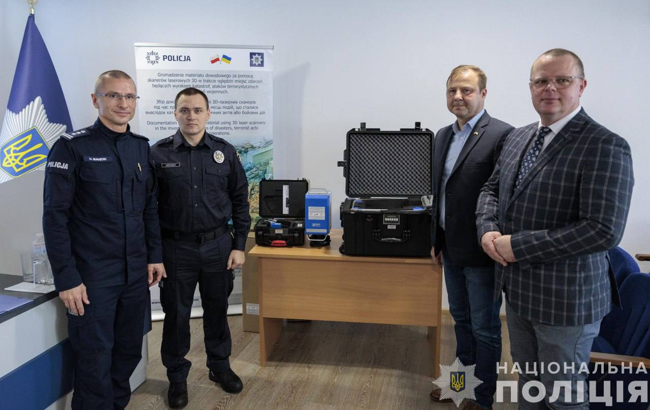 Криміналісти Нацполіції отримали від польських колег 3-D сканер, 21 грудня. Фото: Нацполіція