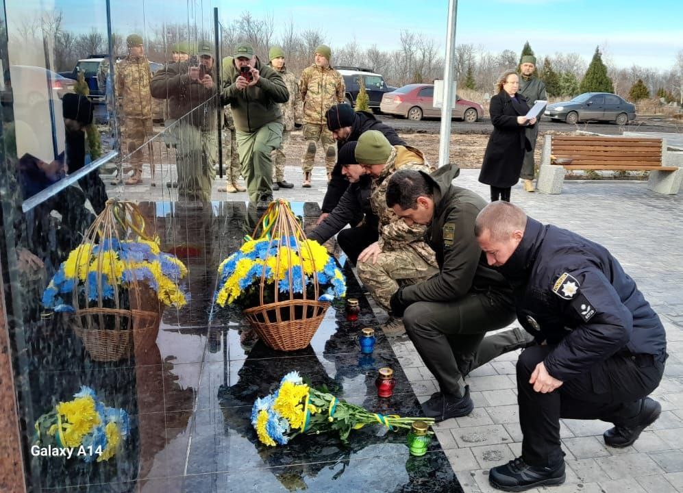 В Доброполье завершили мемориальный комплекс в честь погибших защитников Украины (ФОТО)