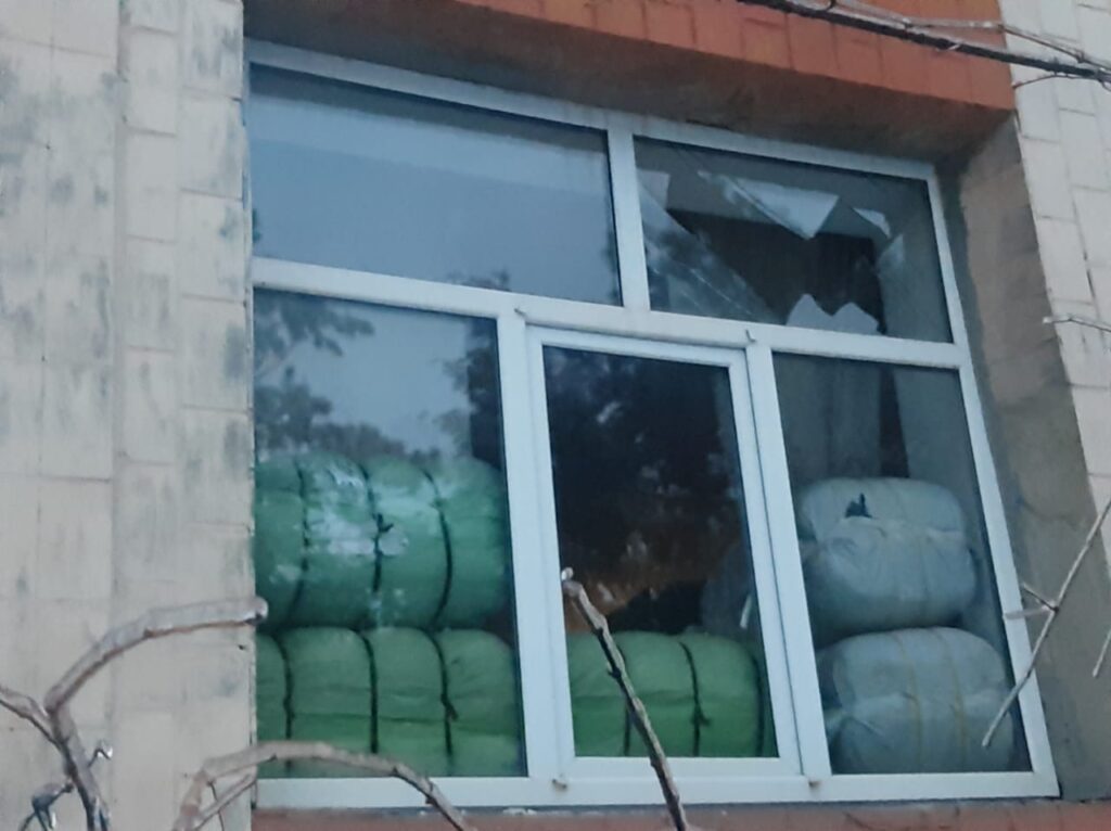 У Торецьку під час атаки росіяни пошкодили приміщення пожежної частини (ФОТО)