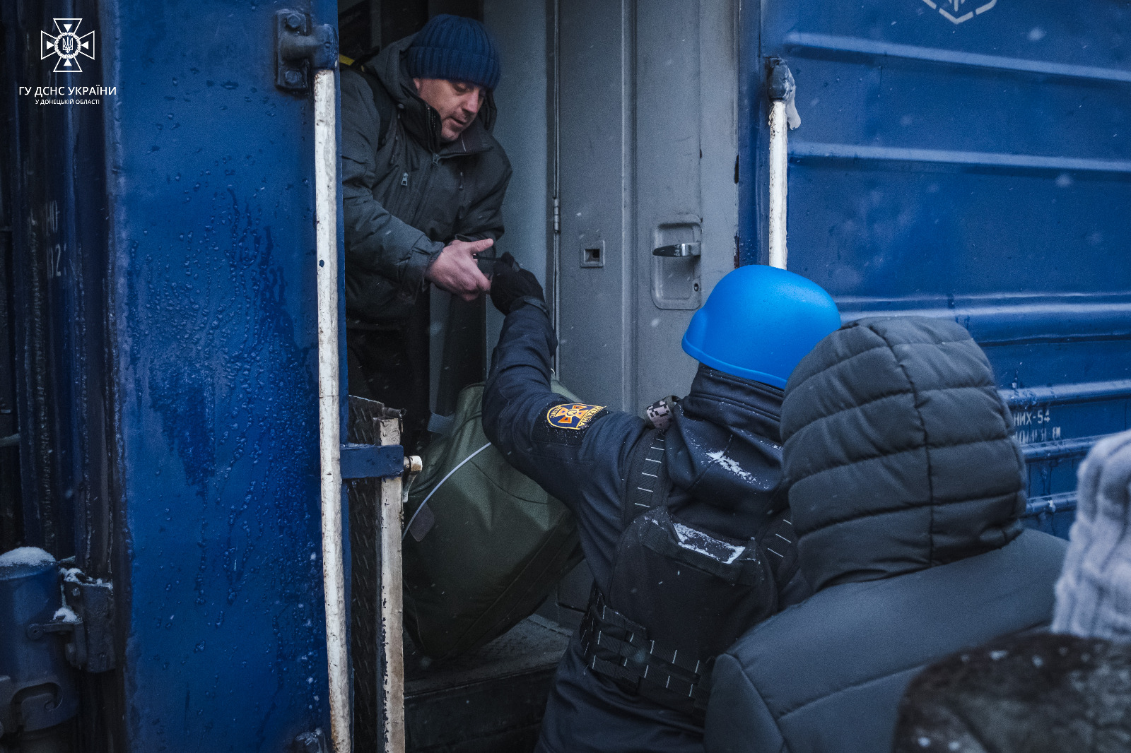 За день рятувальники допомогли з евакуацією понад 200 жителям Покровського району (ФОТО) 1