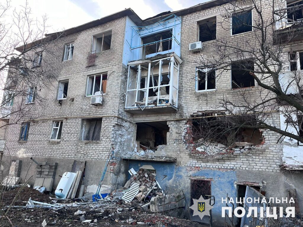 В Авдеевке российский снаряд попал в квартиру, погиб человек. Последствия ударов по Донецкой области 28 декабря (СВОДКА, ФОТО)