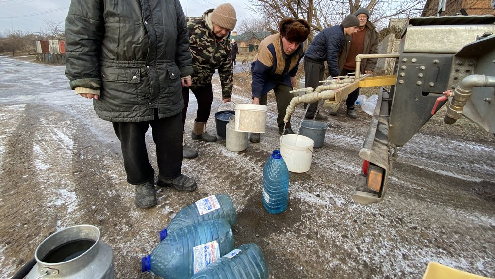 В дома Константиновки пытаются вернуть воду, однако в отдельных домах ее уже несколько дней нет из-за непогоды
