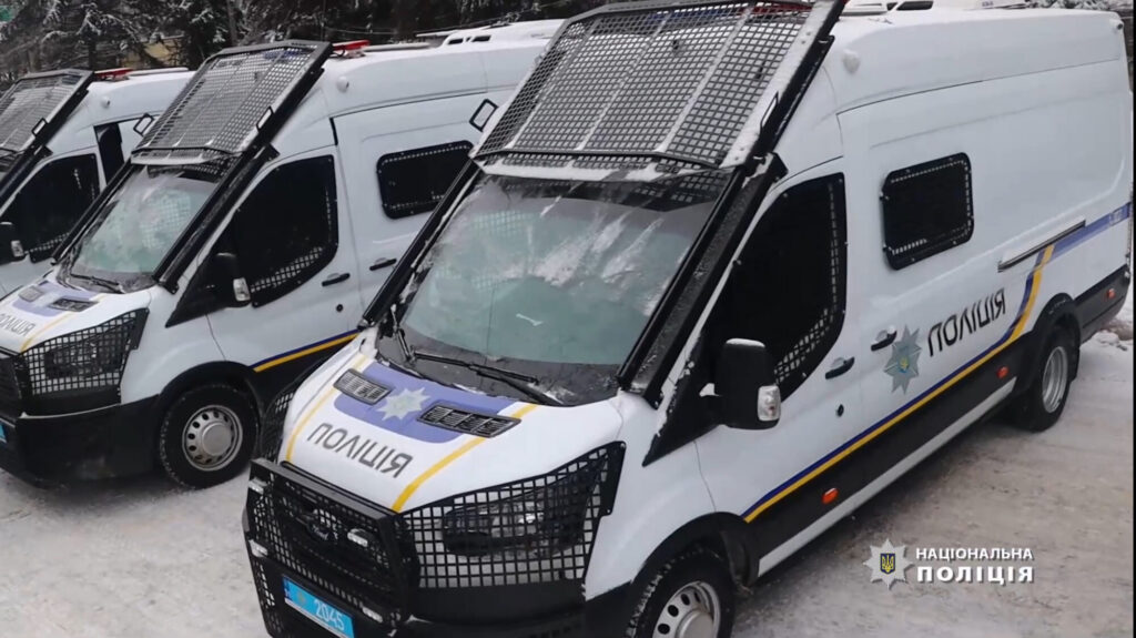 Поліцейським Донеччини передали три броньовані автівки, на яких домедичну допомогу зможуть надавати просто в дорозі (ФОТО)