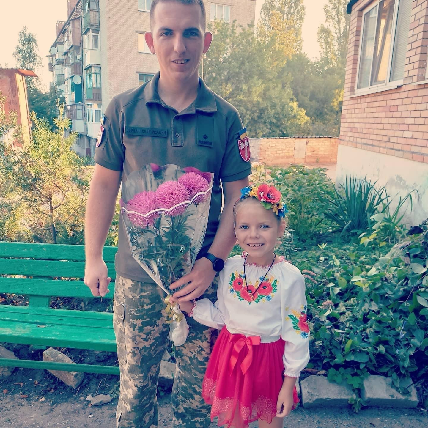 військовослужбовець разом з донькою