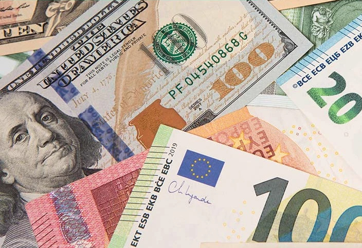 В Украине отменили все ограничения по продаже иностранной валюты людям в наличных деньгах