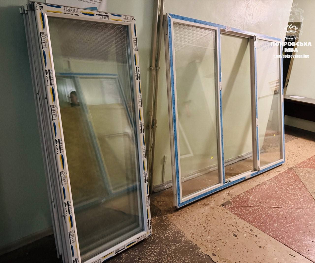 У Покровській стоматполіклініці замінять пошкоджені обстрілами вікна, а на громаду благодійники куплять 2 500 склопакетів (ФОТО) 2