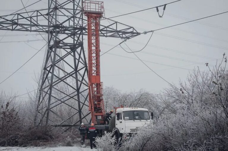 Перегляньте новину: У “ДНР” сподіваються повністю повернути електропостачання до 22 грудня: скільки українців в окупації сидять без світла У “ДНР” сподіваються повністю повернути електропостачання до 22 грудня: скільки українців в окупації сидять без світла