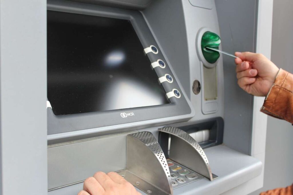 Хакеры частично уничтожили IT-инфраструктуру Kyivstar, это нарушило работу банкоматов и терминалов в Украине