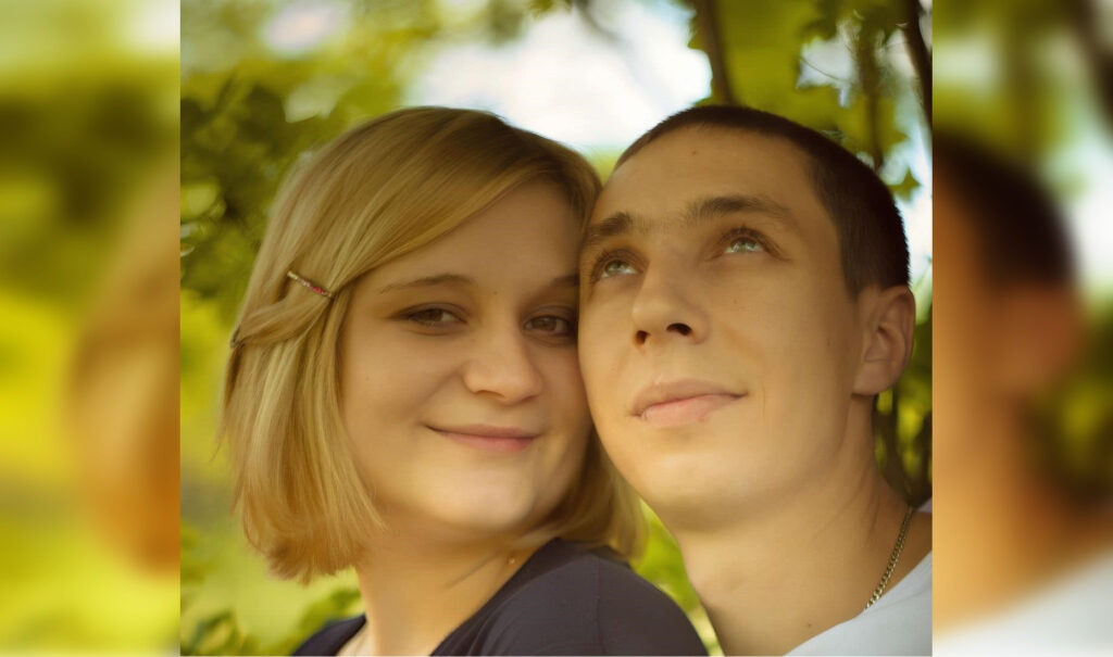 У Новогродівці попрощалися з подружжям, яке загинуло через обстріл 3 місяці тому: для поховання чекали результатів ДНК