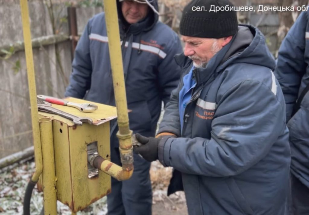 В освобожденном Дробышево возле Лимана восстанавливают газоснабжение, которого здесь не было более полутора лет (ФОТО)
