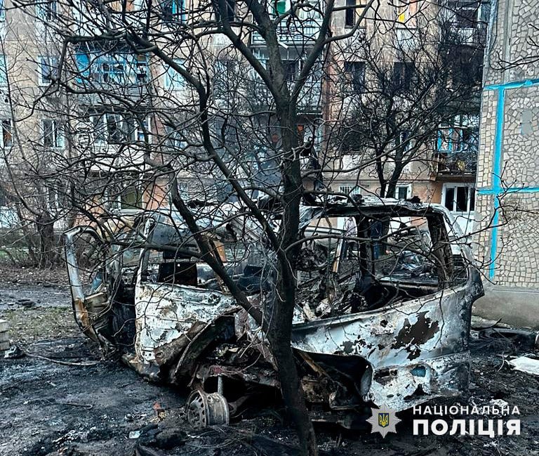 Уничтоженная обстрелом машина в Донецкой области, 20 декабря 2023 года
