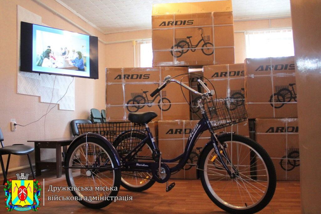 Соціальні працівники з Дружківської громади тепер мають триколісні велосипеди (ФОТО)