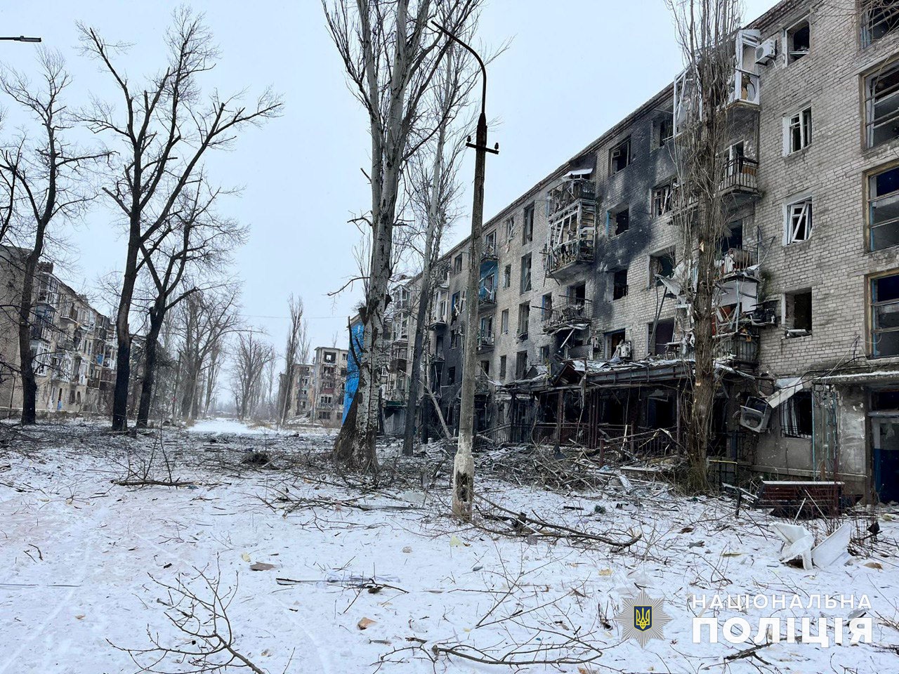 Поврежденное здание в Донецкой области, его атаковали оккупанты