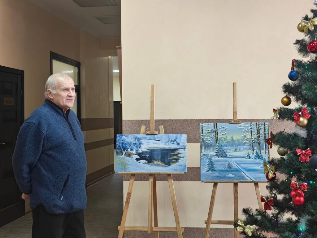 В Покровске открыли выставку картин местного художника Никитина “Разговор в цветах” (ФОТО)