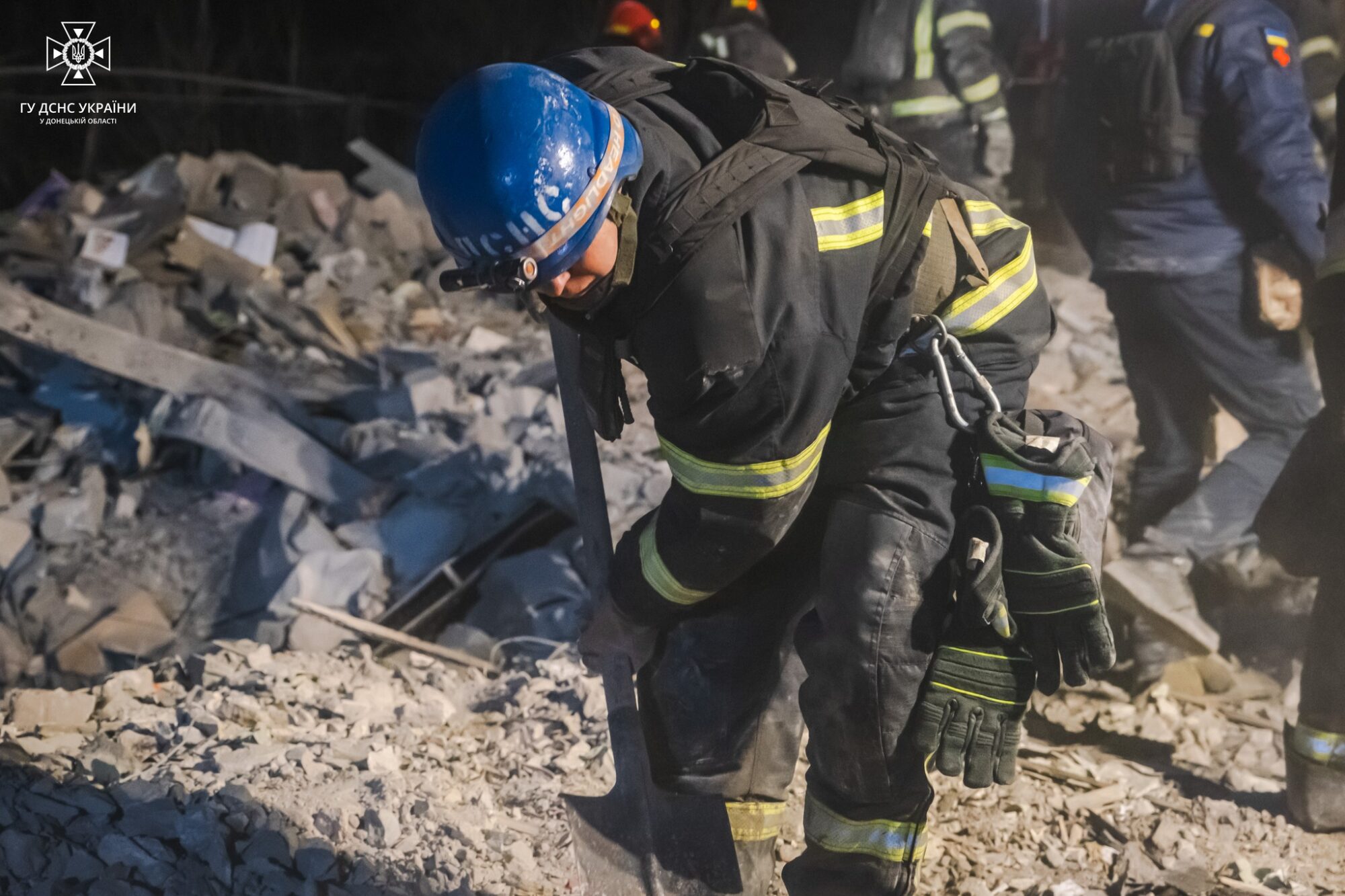 Спасательная операция в Покровском районе продолжается: из-под завалов достали тело еще одного ребенка (ФОТО) 5