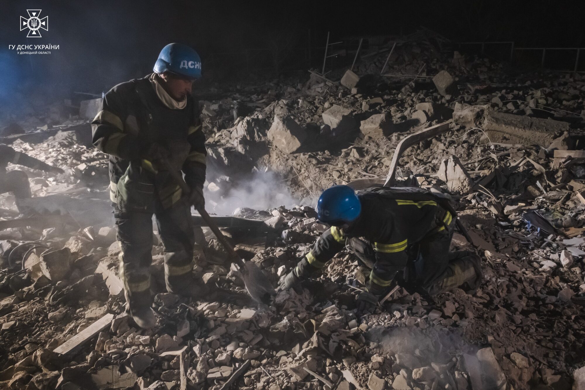 Спасательная операция в Покровском районе продолжается: из-под завалов достали тело еще одного ребенка (ФОТО) 4