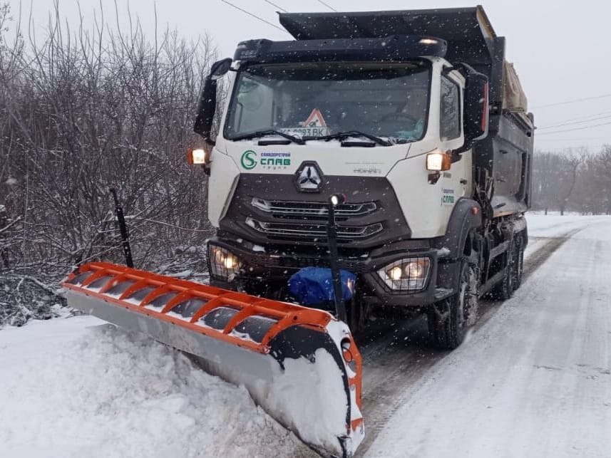 В Донецкой области продолжает снежить: какая ситуация на дорогах области