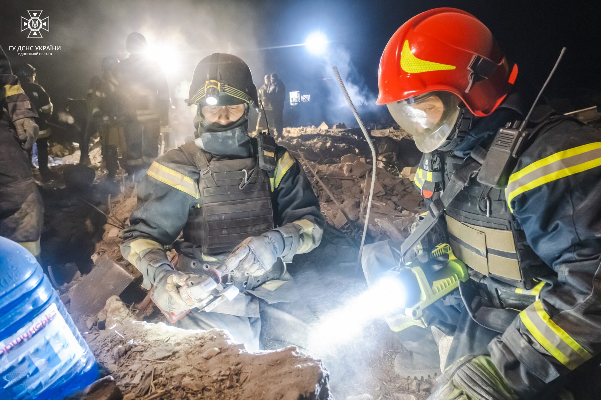 Рятувальна операція в Покровському районі триває: з-під завалів дістали тіло ще однієї дитини (ФОТО) 1