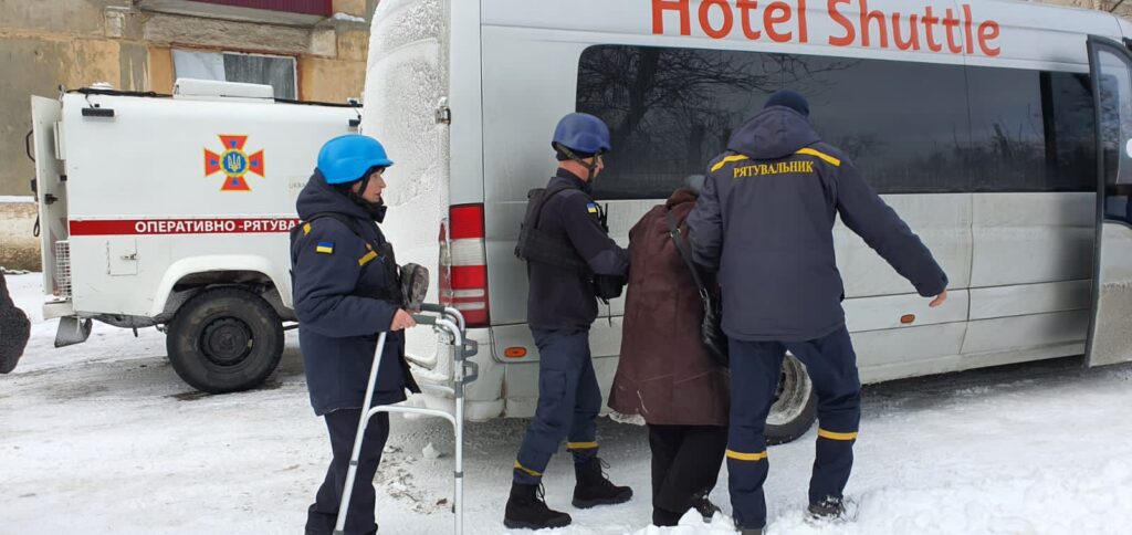 З Покровського та Бахмутського районів рятувальники за день допомогли евакуюватися понад 40 людям (ФОТО)