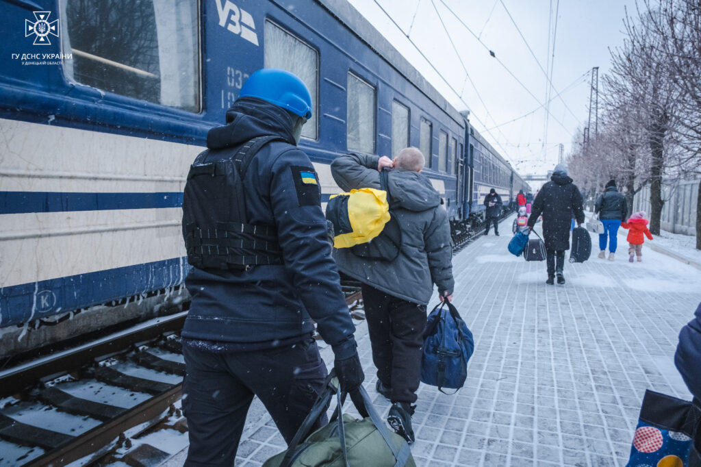 Оприлюднили дати виїзду евакуаційних потягів з Донеччини на лютий: новий графік руху спецпоїздів