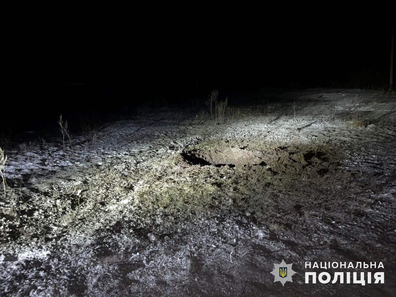 Воронка от взрыва в Донецкой области