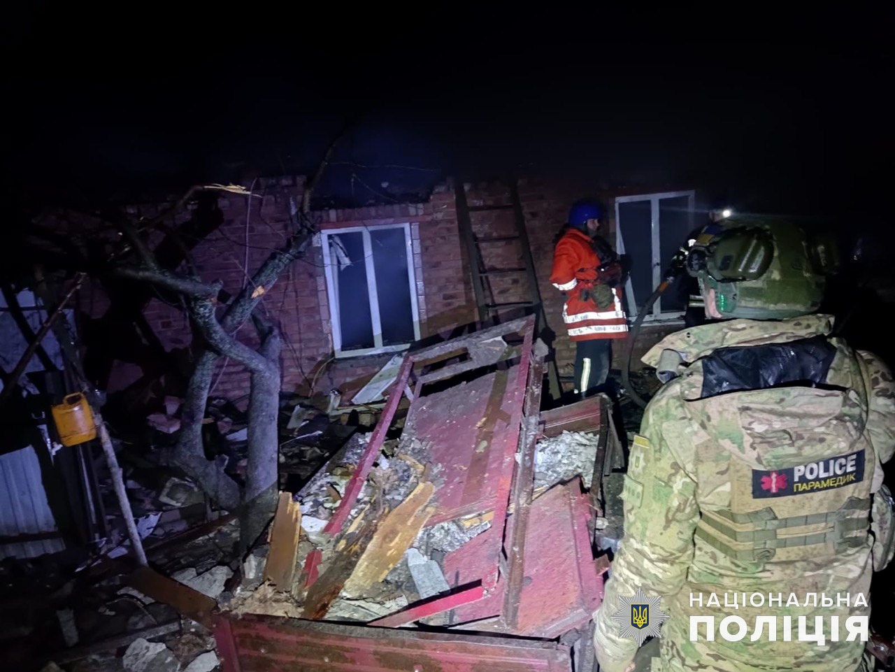 Поврежденное здание в Донецкой области