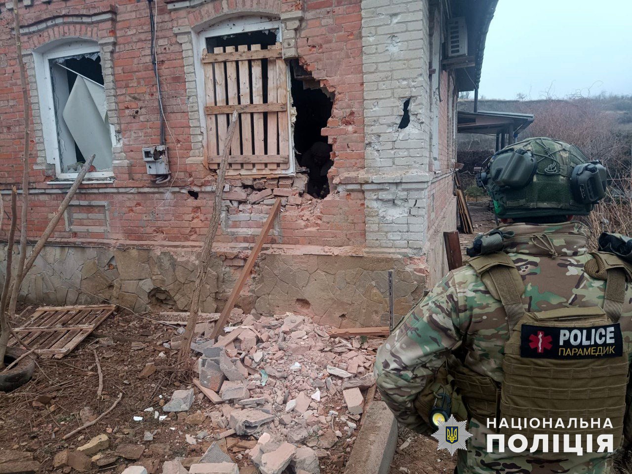 Окно выбило обстрелом в Донецкой области