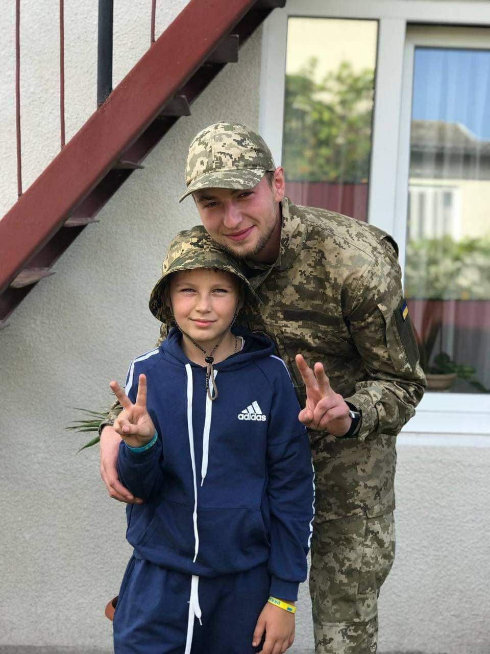 Андрій Кобяков з братом Васильком