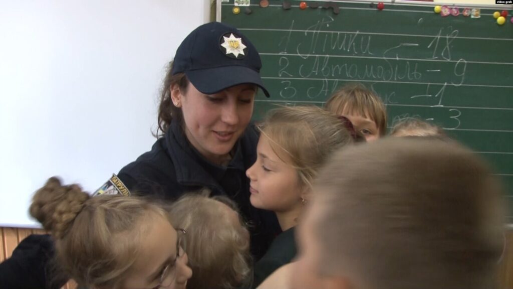 Перші 500 поліцейських заступлять на службу у школах навесні, — прем’єр-міністр
