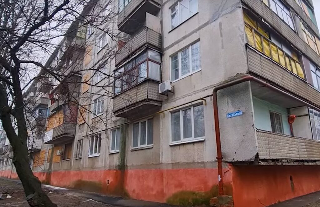 В Дружковке планируют отремонтировать поврежденный обстрелами дом почти за 7 млн грн. Что именно собираются делать