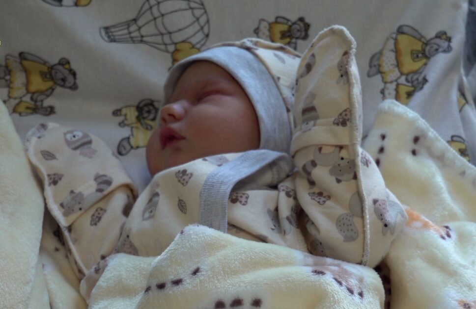 У Селидівській центральній лікарні народилося перше за 2024 рік немовля, це дівчинка (ВІДЕО)