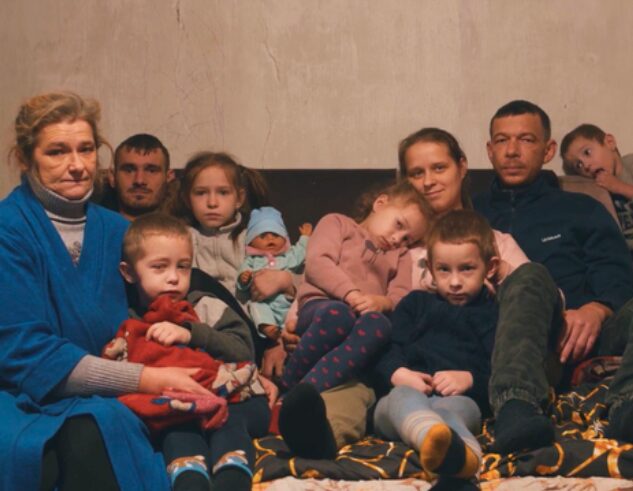 Благотворители собирают деньги на переселение многодетной семьи из Курахово: сколько надо и как помочь (ВИДЕО)