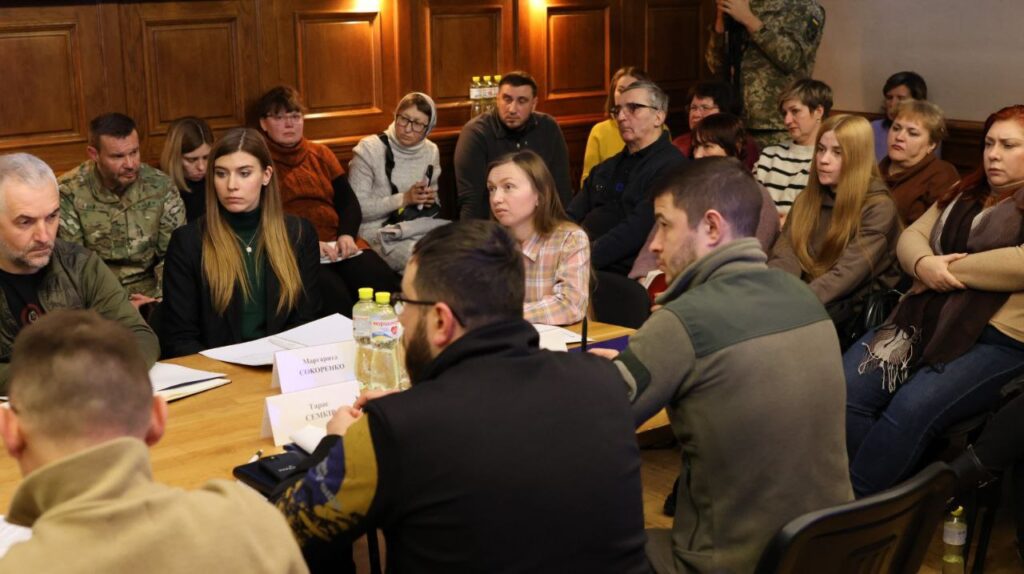 “Мы надеемся, что нас наконец-то услышали”: родные жертв теракта в Еленовке добились встречи с руководителем Офиса президента и главой ГУР