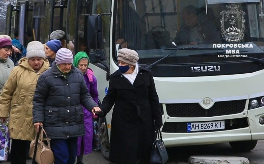 Из отдаленных сел Покровской громады снова будут ездить социальные автобусы (ГРАФИК ДВИЖЕНИЯ)