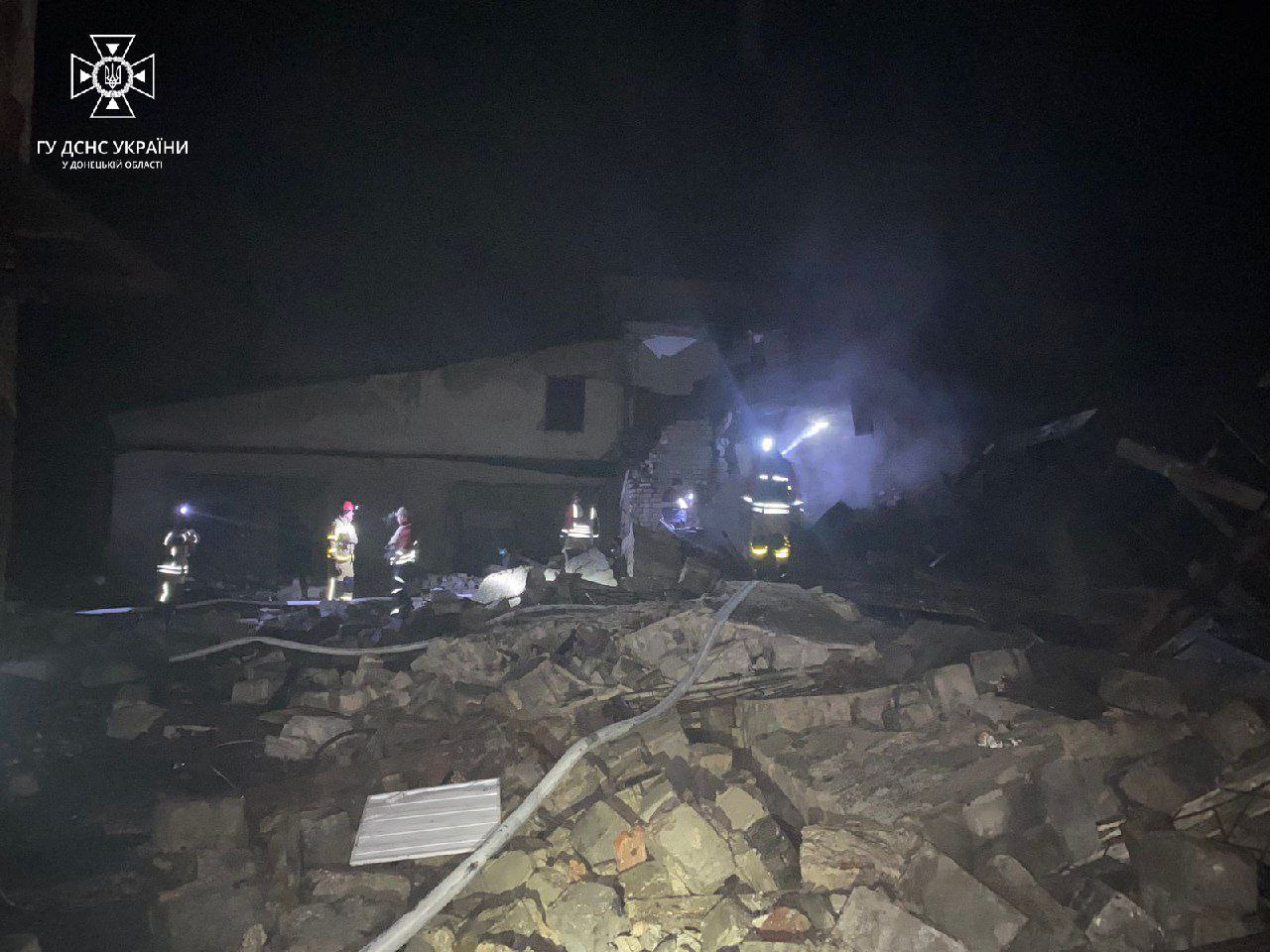 Спасатели тушат пожар на шахте в Мирнограде