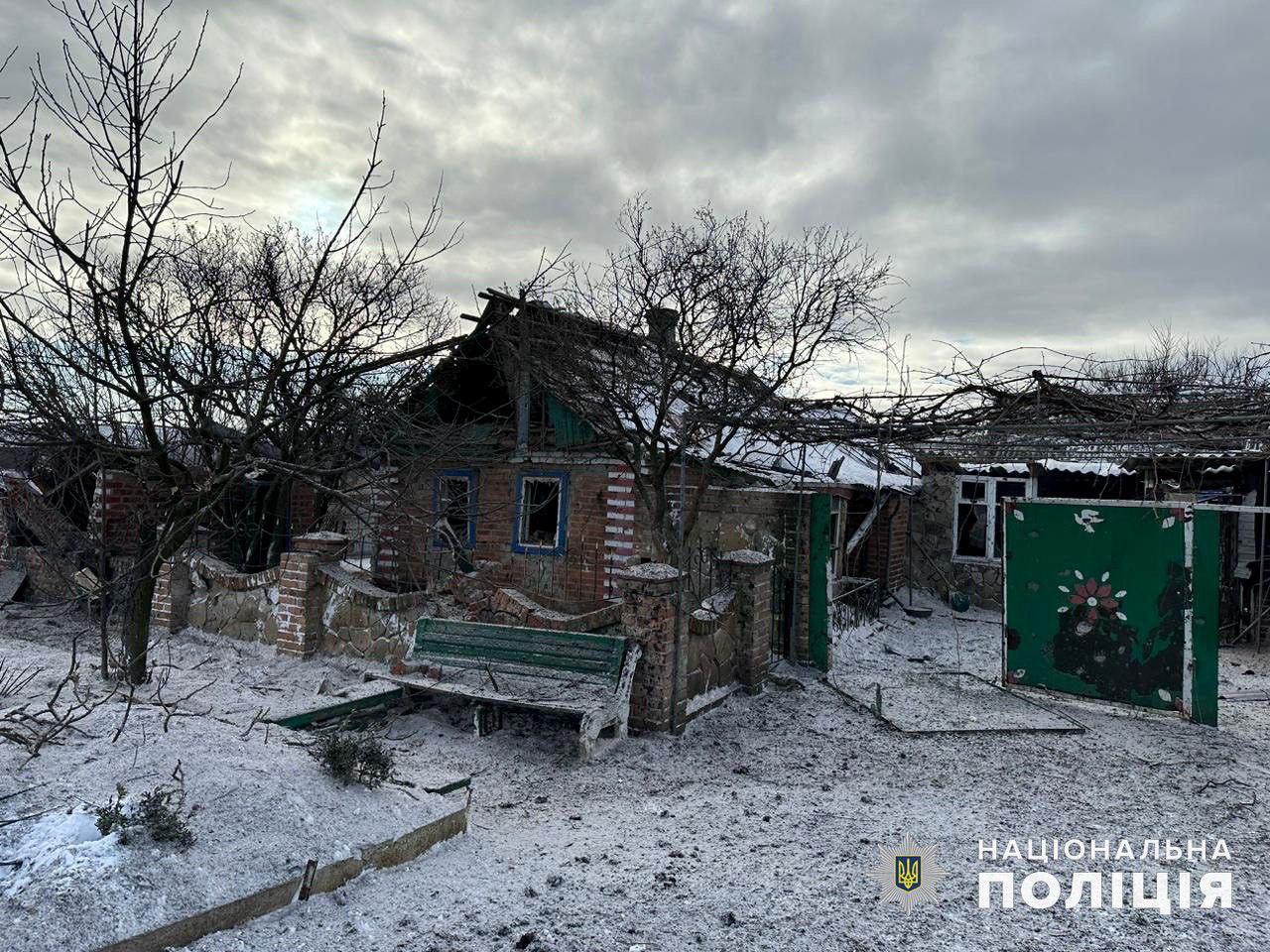 Залишки атакованої російськими окупантами хати на Донеччині