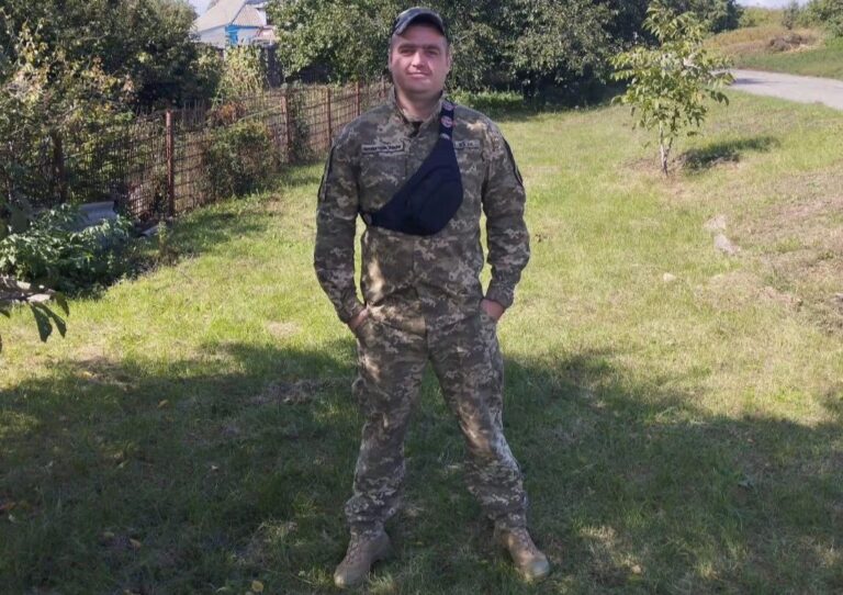 Без батька залишилися двоє дітей: згадаймо військовослужбовця з Рівненщини Олега Островця, який загинув на фронті