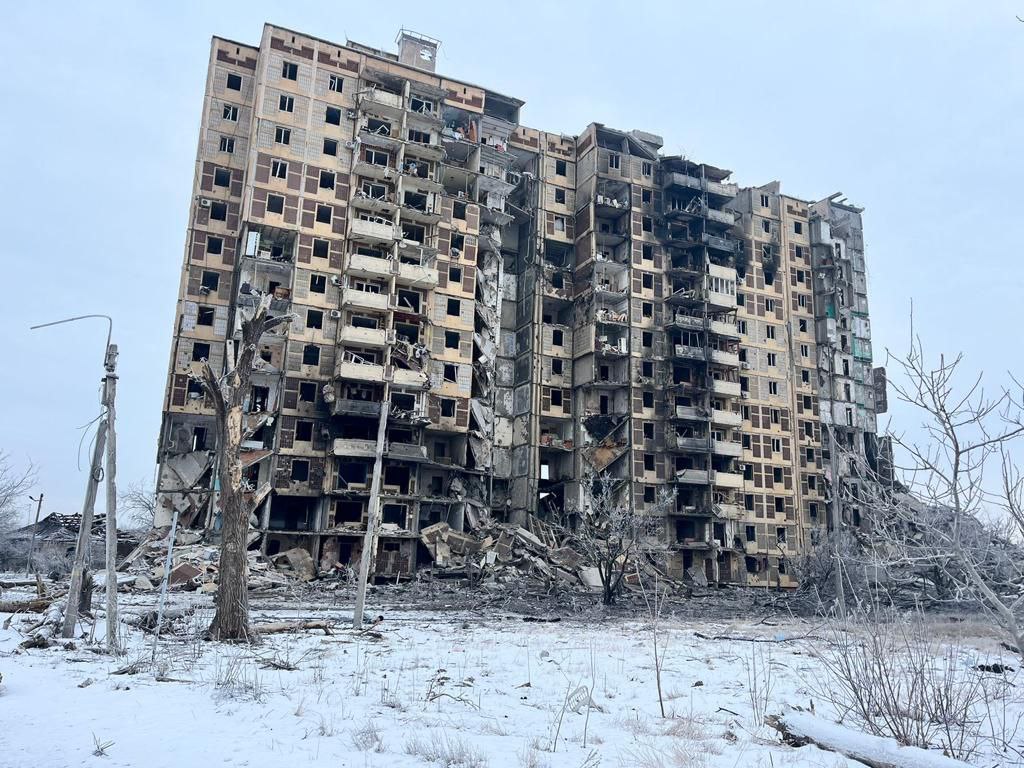 Повреждена многоэтажка в Донецкой области