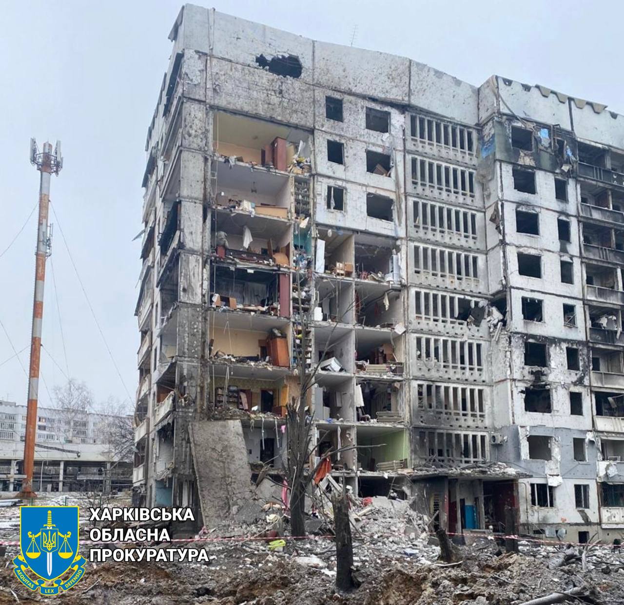 Разрушенная многоэтажка в Харькове