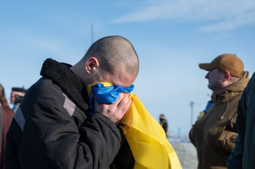 Украина и Россия провели обмен пленными: 207 украинцев дома (ФОТО)
