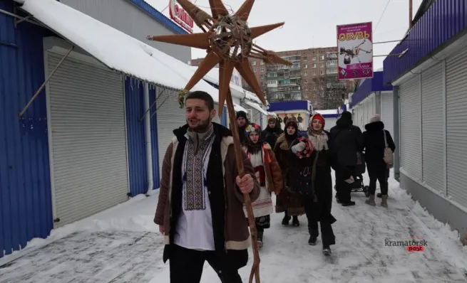 Рождественский вертеп в Краматорске: молодежь из разных уголков Украины устроила праздничное шествие по городу (ФОТО)
