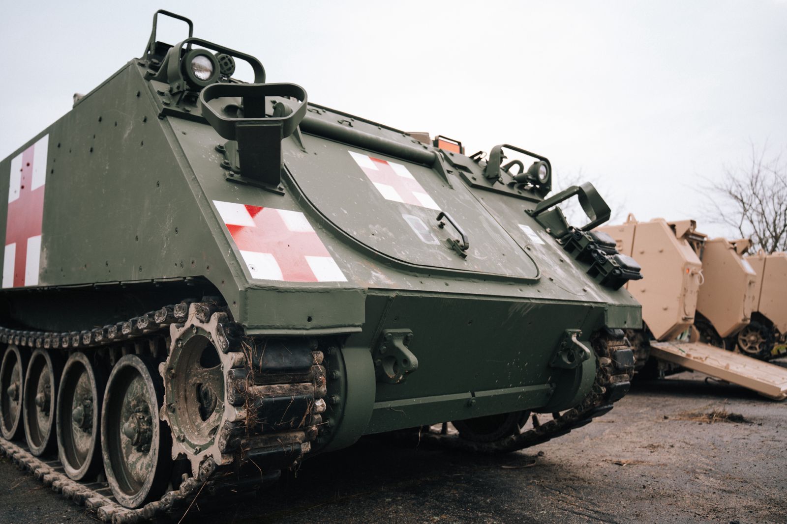 Україна отримала нові гусеничні  бронетранспортери M113 для евакуації поранених військових (ФОТО) 1