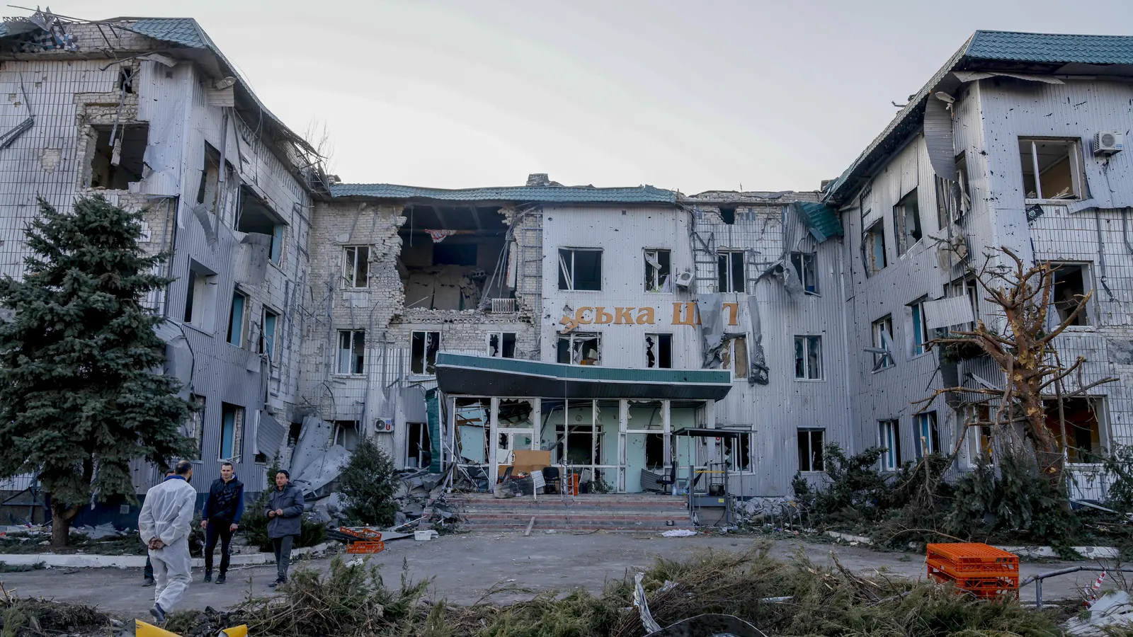 Зруйнована росіянами лікарня у Волновасі