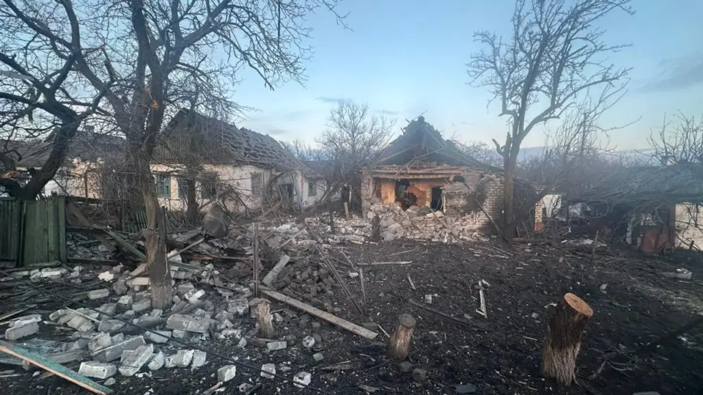 Російська армія знову вдарила по Селидівській громаді: у Цукуриному постраждали будинки та електромережі
