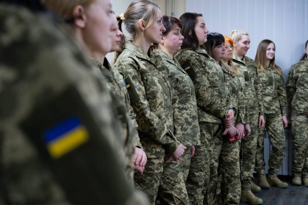 Украинские женщины-военнослужащие впервые начали получать женскую летнюю форму (ФОТО)