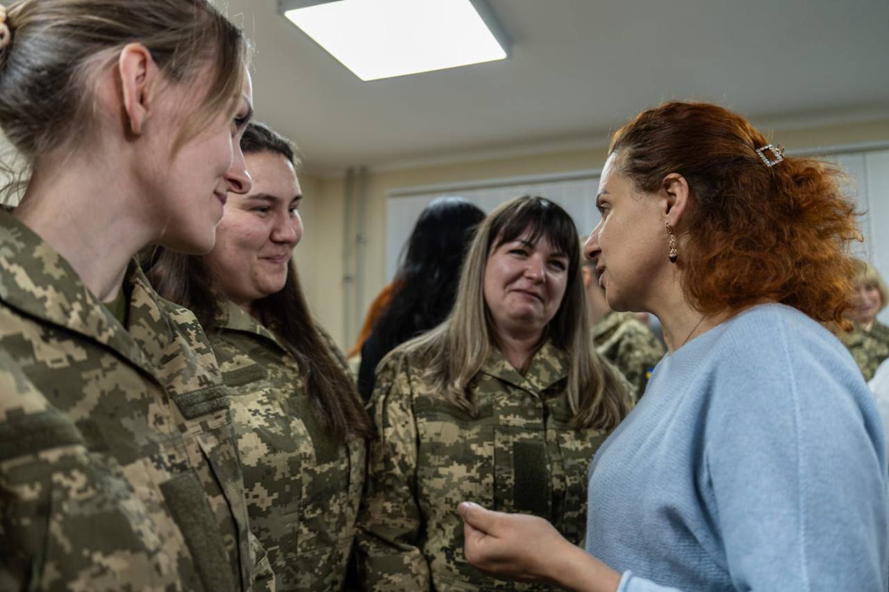 Українські військовослужбовиці вперше почали отримувати жіночі літні однострої (ФОТО) 3