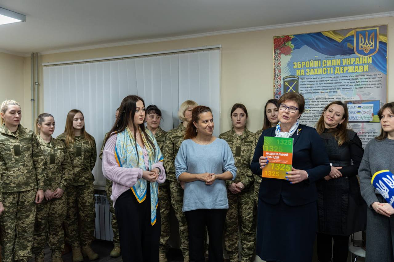 Украинские женщины-военнослужащие впервые начали получать женскую летнюю форму (ФОТО) 3