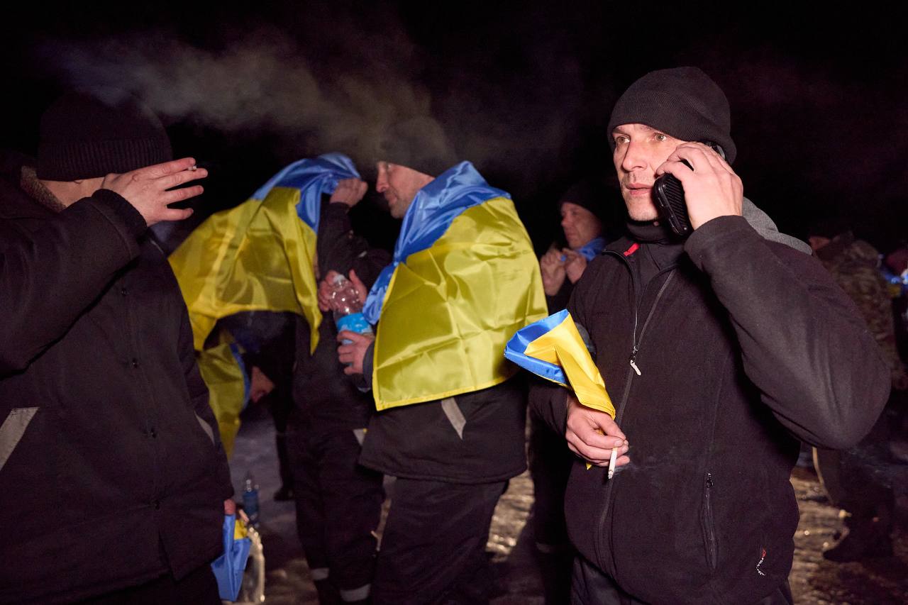 Україна 8 лютого провела черговий обмін полоненими: додому повернулися 100 захисників (ФОТО) 3