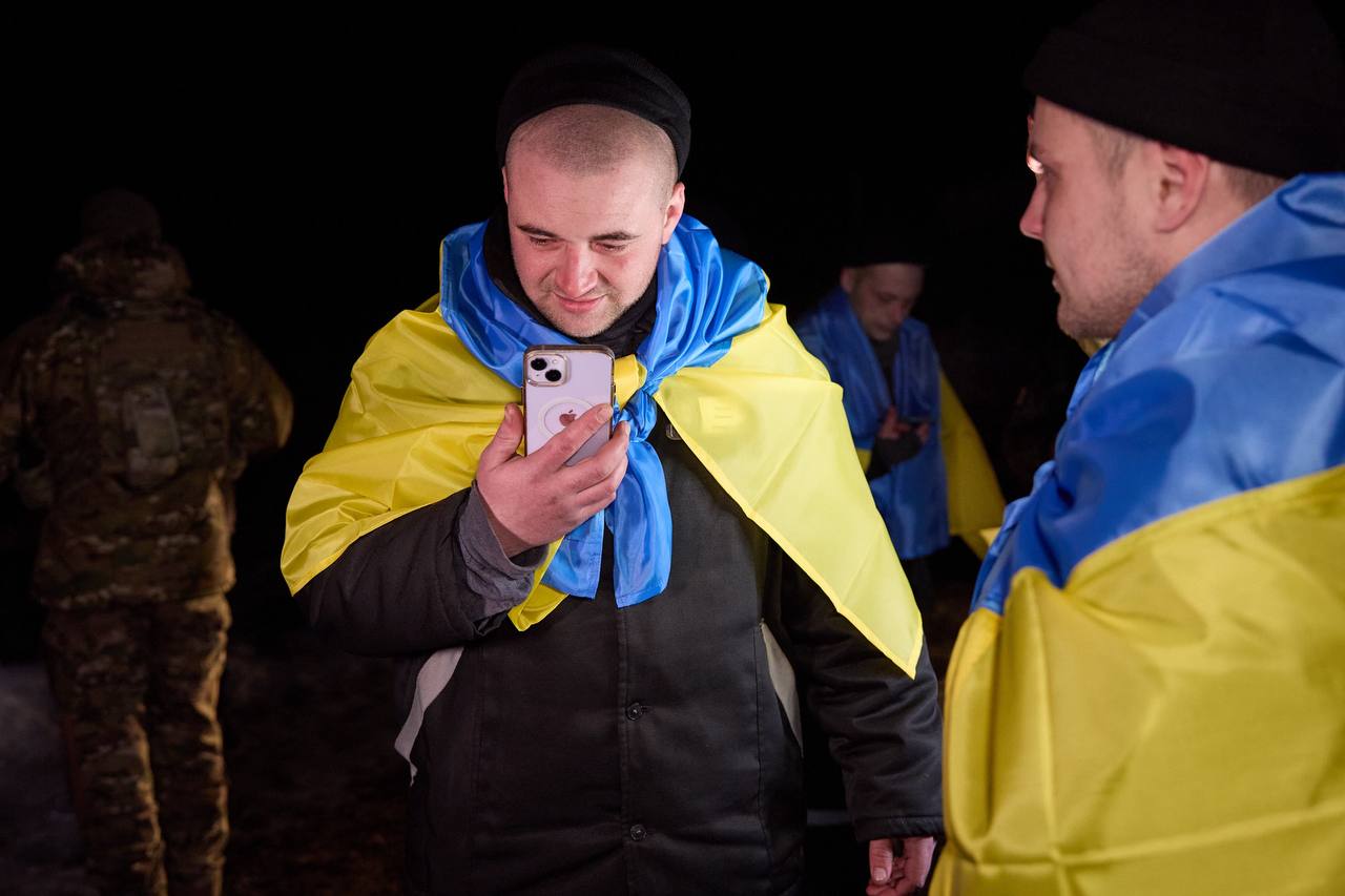 Украина 8 февраля провела очередной обмен пленными: домой вернулись 100 защитников (ФОТО) 5