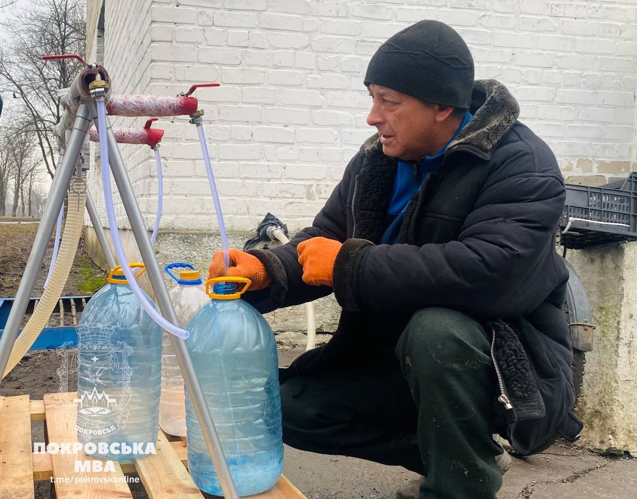 В поселке возле Покровска открыли пункт раздачи питьевой воды (ФОТО) 2